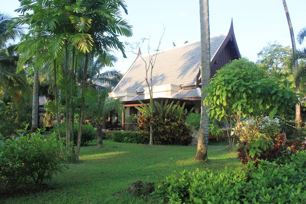 Mukdara Beach Villa & Spa Resort Khao Lak Exterior photo